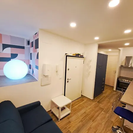 Dolphin & Whale House *