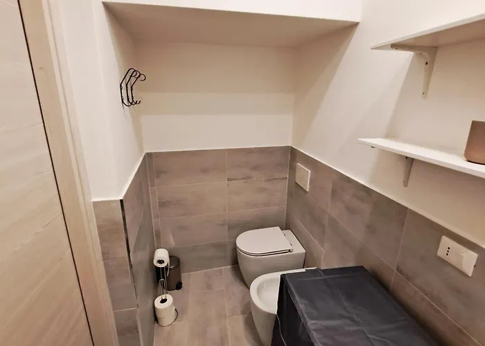 Dolphin & Whale House Genua