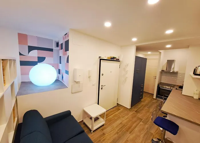 Dolphin & Whale House *