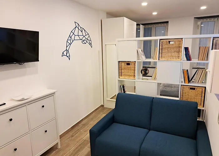 Dolphin & Whale House Genua