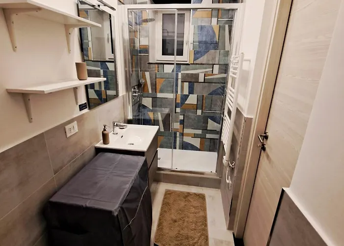 Dolphin & Whale House Genua